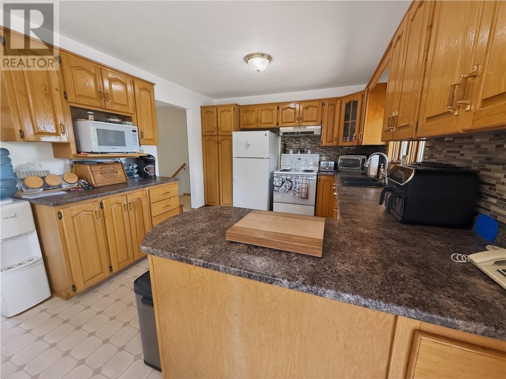 












44 North Oakcliff Drive

,
Mindemoya, Manitoulin Island,




Ontario
P0P1S0

