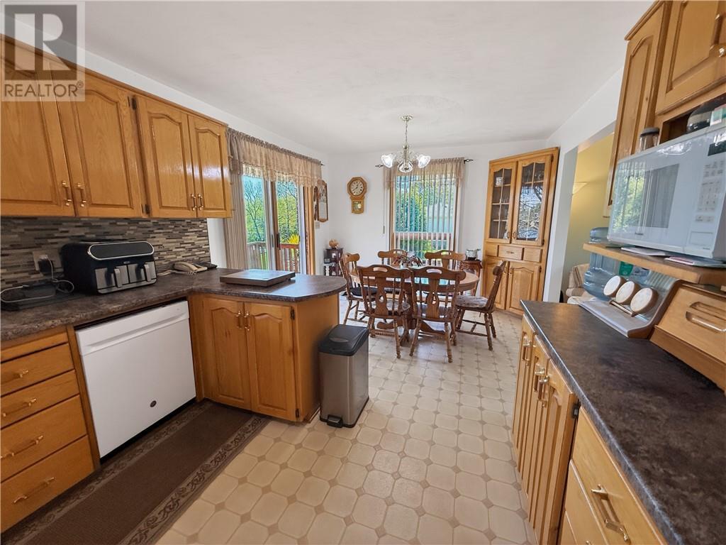 












44 North Oakcliff Drive

,
Mindemoya, Manitoulin Island,




Ontario
P0P1S0

