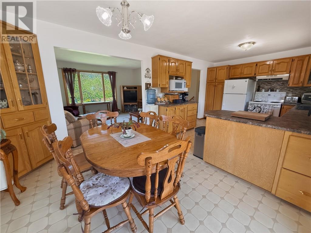 












44 North Oakcliff Drive

,
Mindemoya, Manitoulin Island,




Ontario
P0P1S0

