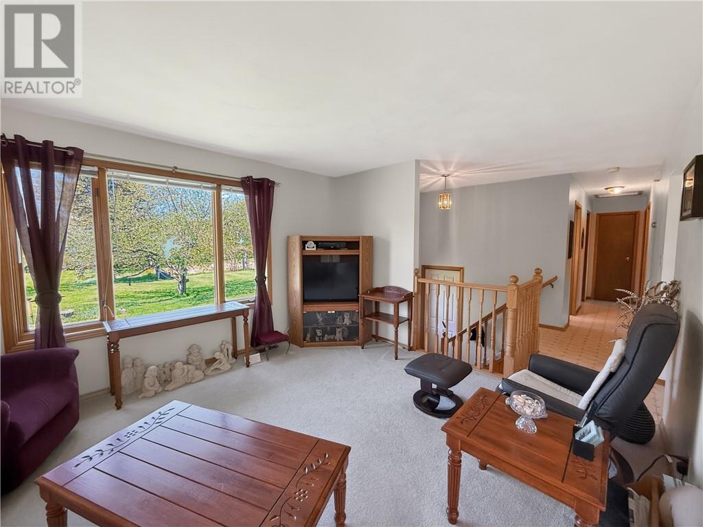 












44 North Oakcliff Drive

,
Mindemoya, Manitoulin Island,




Ontario
P0P1S0

