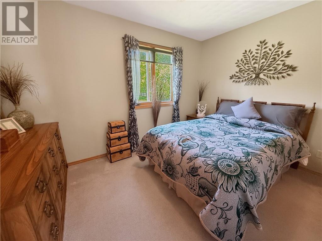 












44 North Oakcliff Drive

,
Mindemoya, Manitoulin Island,




Ontario
P0P1S0

