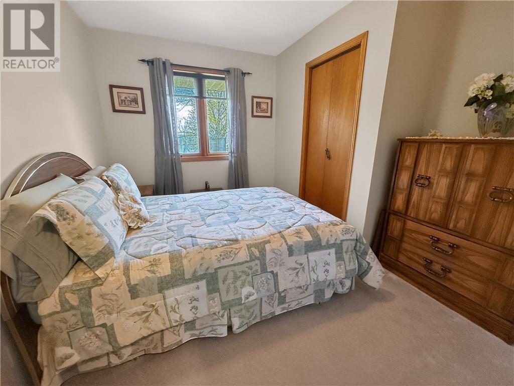 












44 North Oakcliff Drive

,
Mindemoya, Manitoulin Island,




Ontario
P0P1S0

