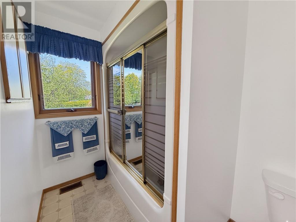 












44 North Oakcliff Drive

,
Mindemoya, Manitoulin Island,




Ontario
P0P1S0


