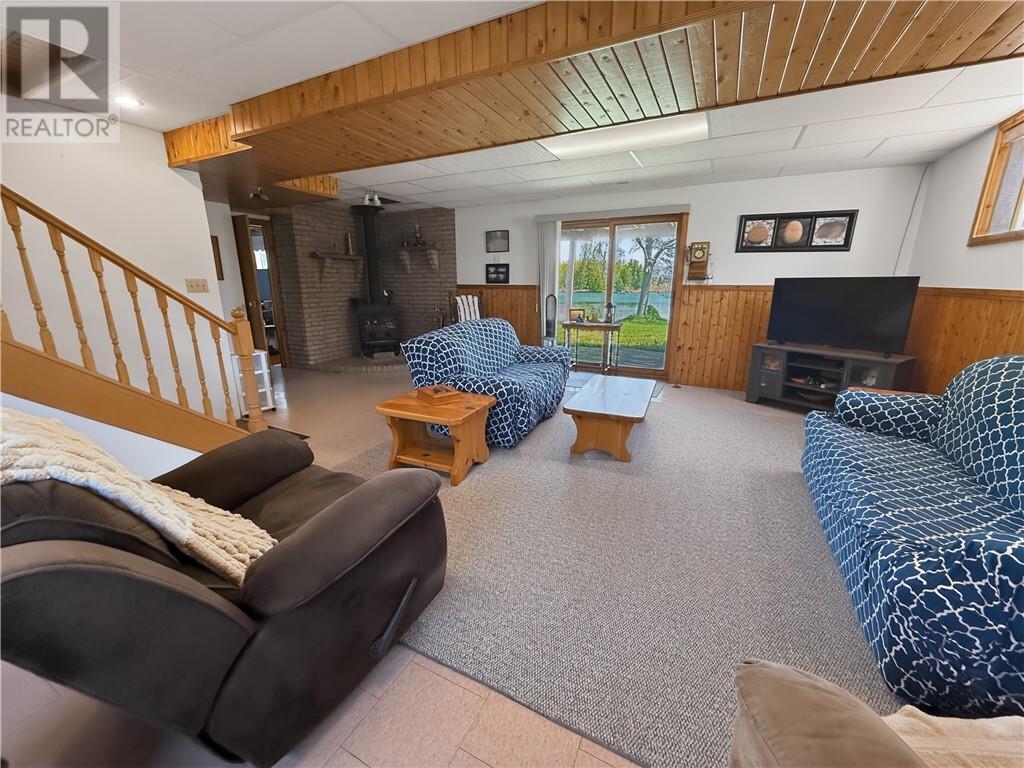 












44 North Oakcliff Drive

,
Mindemoya, Manitoulin Island,




Ontario
P0P1S0

