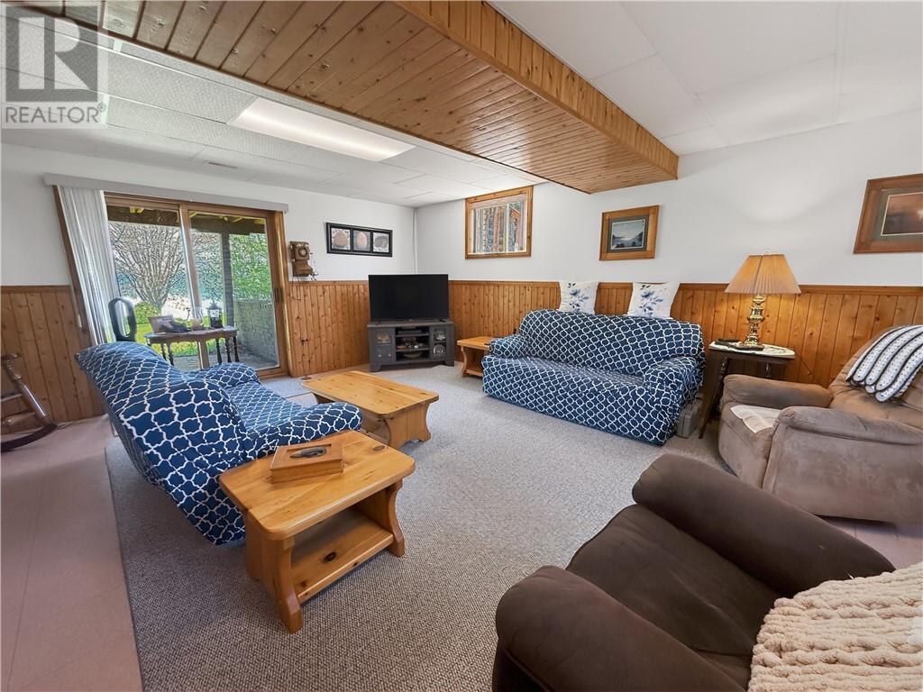 












44 North Oakcliff Drive

,
Mindemoya, Manitoulin Island,




Ontario
P0P1S0


