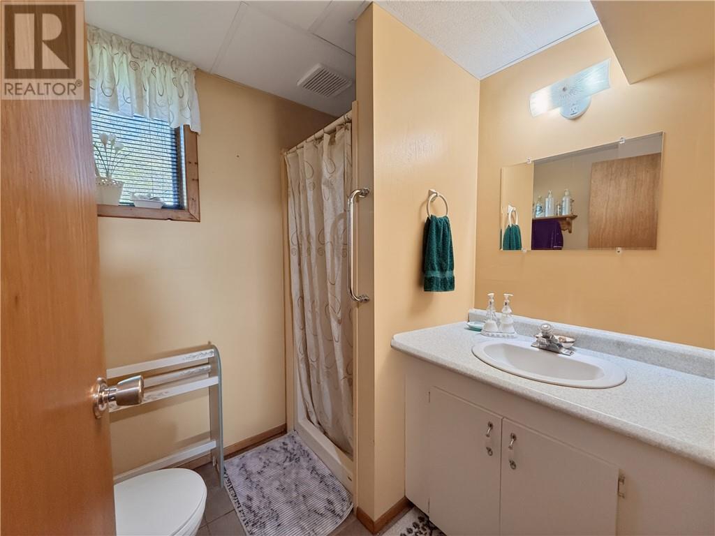 












44 North Oakcliff Drive

,
Mindemoya, Manitoulin Island,




Ontario
P0P1S0

