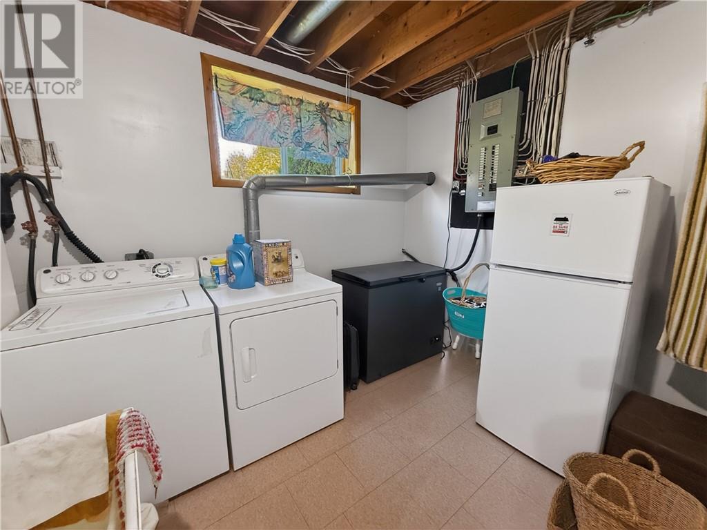 












44 North Oakcliff Drive

,
Mindemoya, Manitoulin Island,




Ontario
P0P1S0

