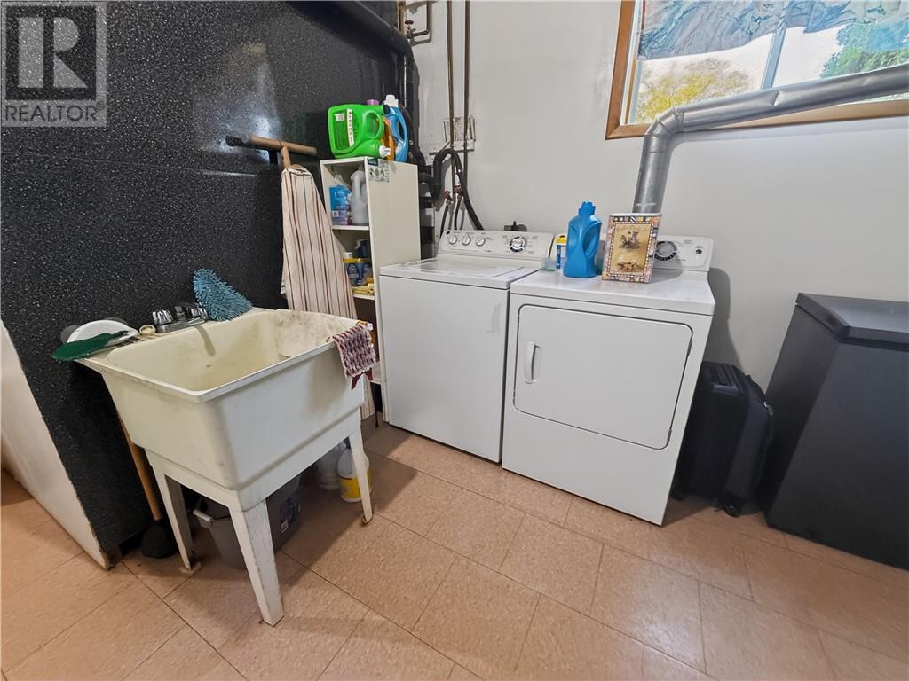 












44 North Oakcliff Drive

,
Mindemoya, Manitoulin Island,




Ontario
P0P1S0

