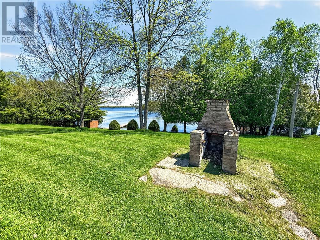 












44 North Oakcliff Drive

,
Mindemoya, Manitoulin Island,




Ontario
P0P1S0

