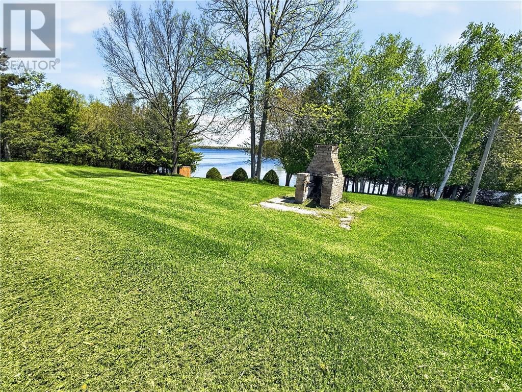 












44 North Oakcliff Drive

,
Mindemoya, Manitoulin Island,




Ontario
P0P1S0

