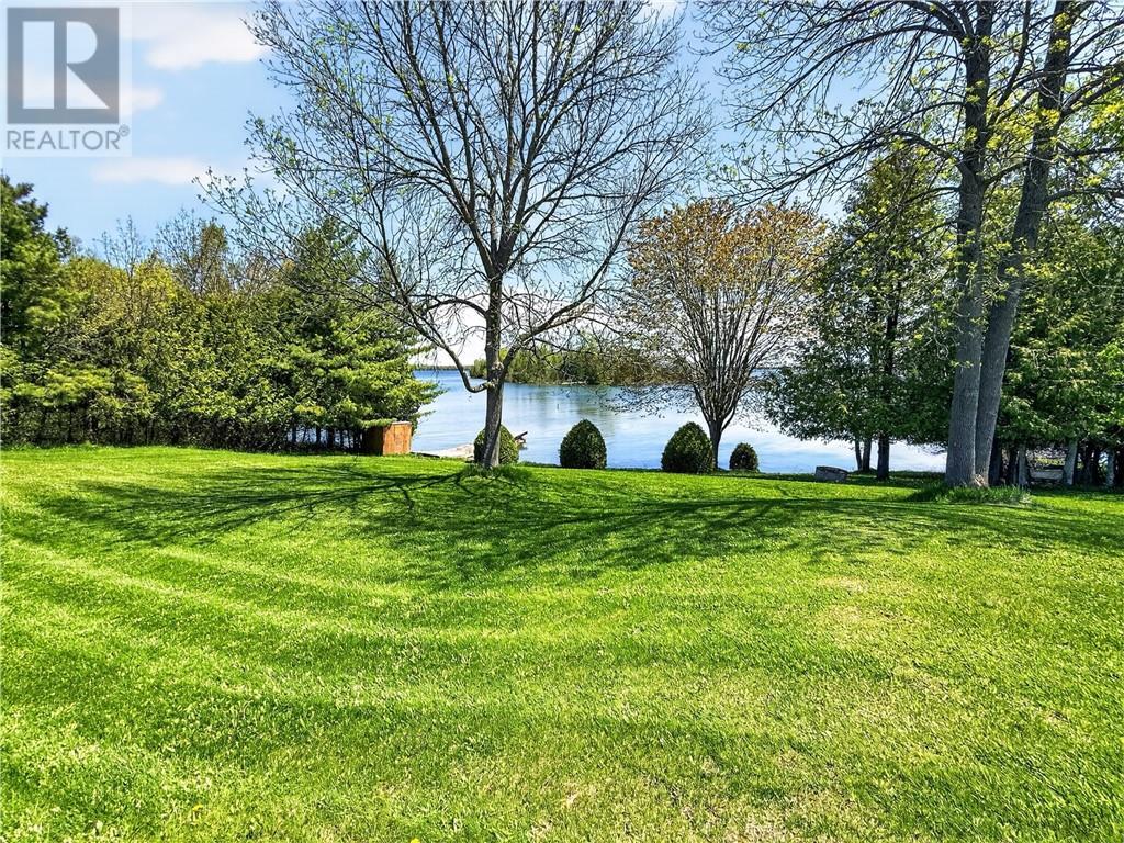 












44 North Oakcliff Drive

,
Mindemoya, Manitoulin Island,




Ontario
P0P1S0

