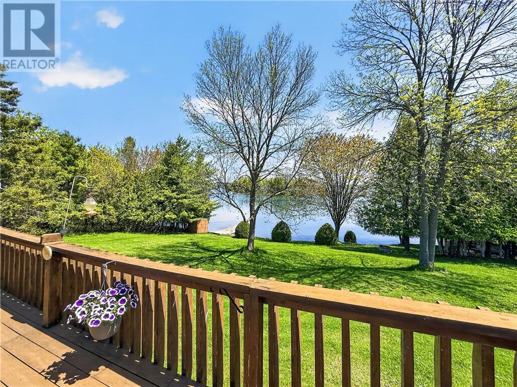












44 North Oakcliff Drive

,
Mindemoya, Manitoulin Island,




Ontario
P0P1S0

