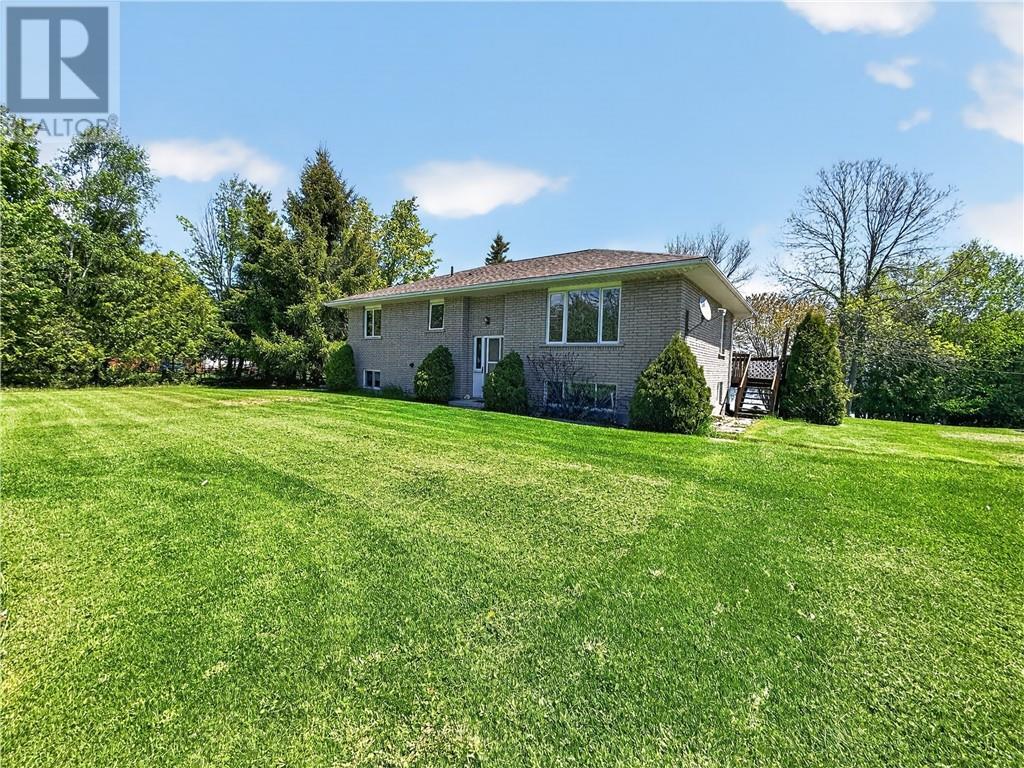 












44 North Oakcliff Drive

,
Mindemoya, Manitoulin Island,




Ontario
P0P1S0

