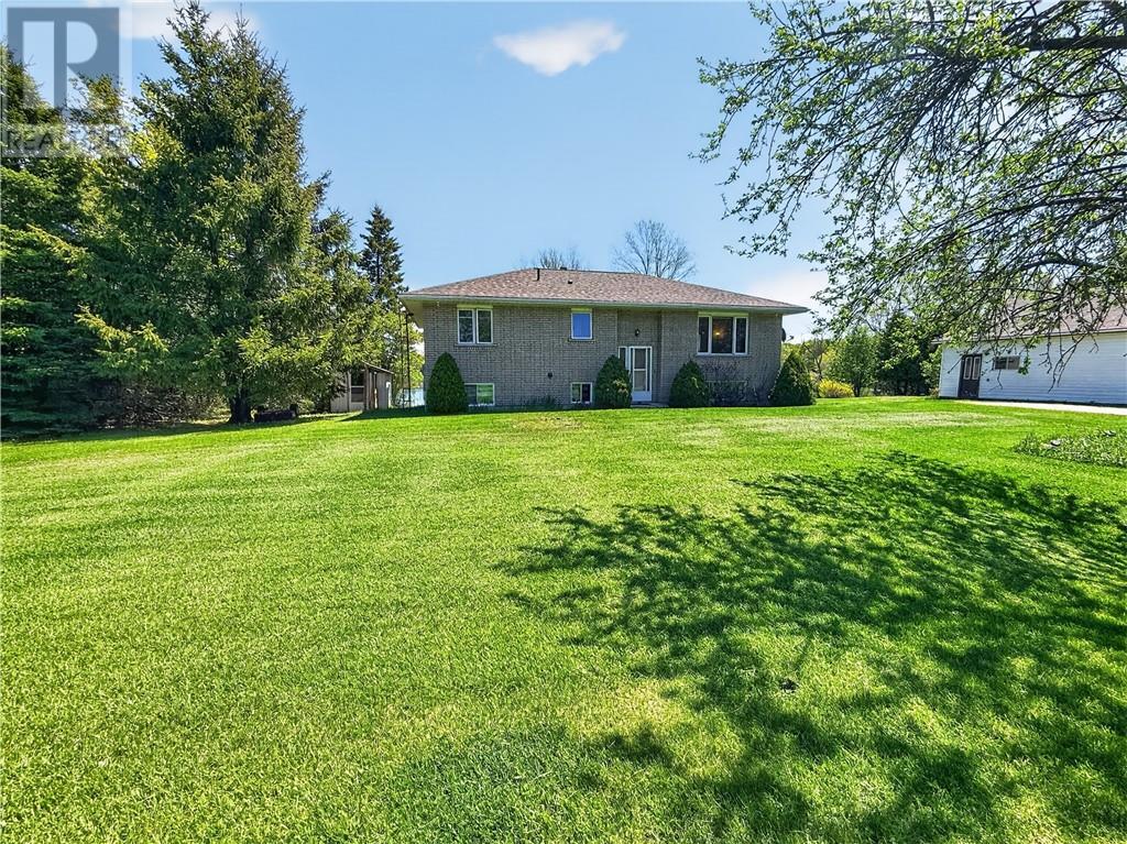 












44 North Oakcliff Drive

,
Mindemoya, Manitoulin Island,




Ontario
P0P1S0


