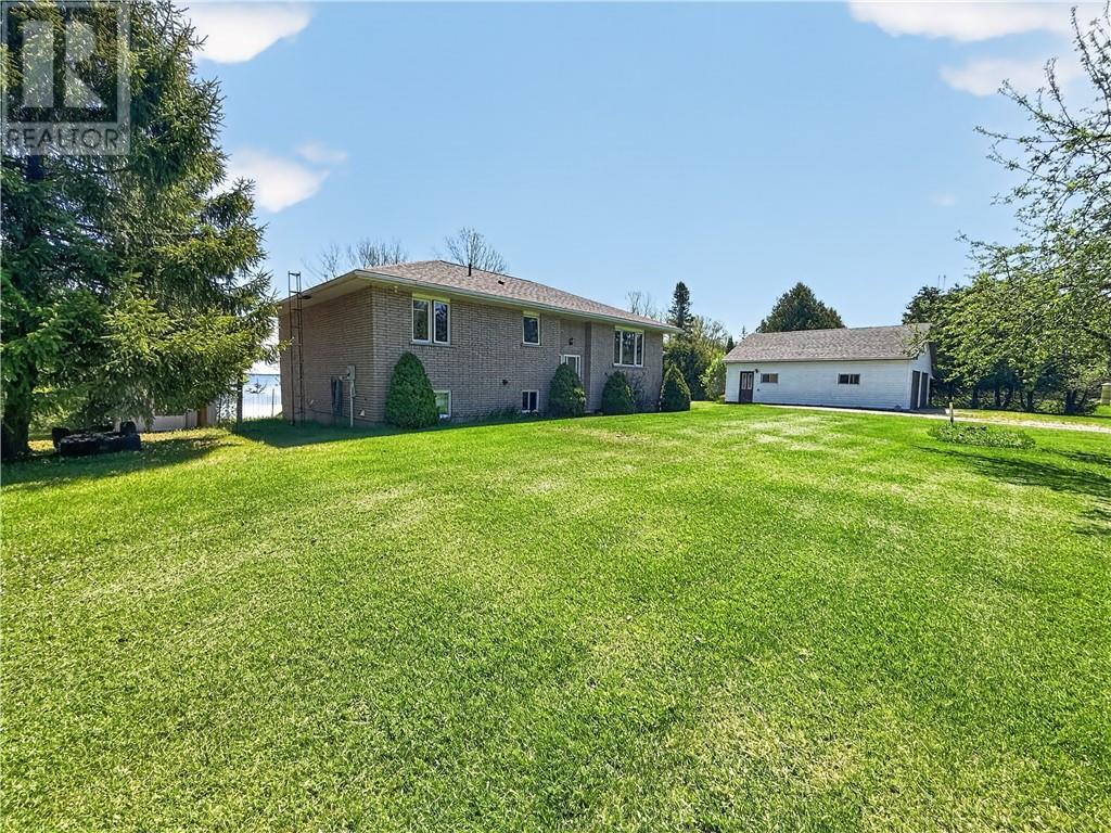 












44 North Oakcliff Drive

,
Mindemoya, Manitoulin Island,




Ontario
P0P1S0

