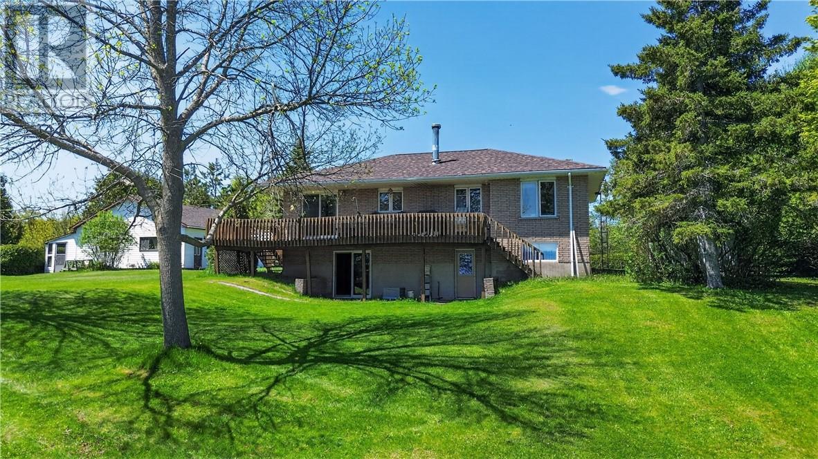 












44 North Oakcliff Drive

,
Mindemoya, Manitoulin Island,




Ontario
P0P1S0

