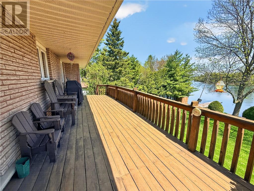 












44 North Oakcliff Drive

,
Mindemoya, Manitoulin Island,




Ontario
P0P1S0

