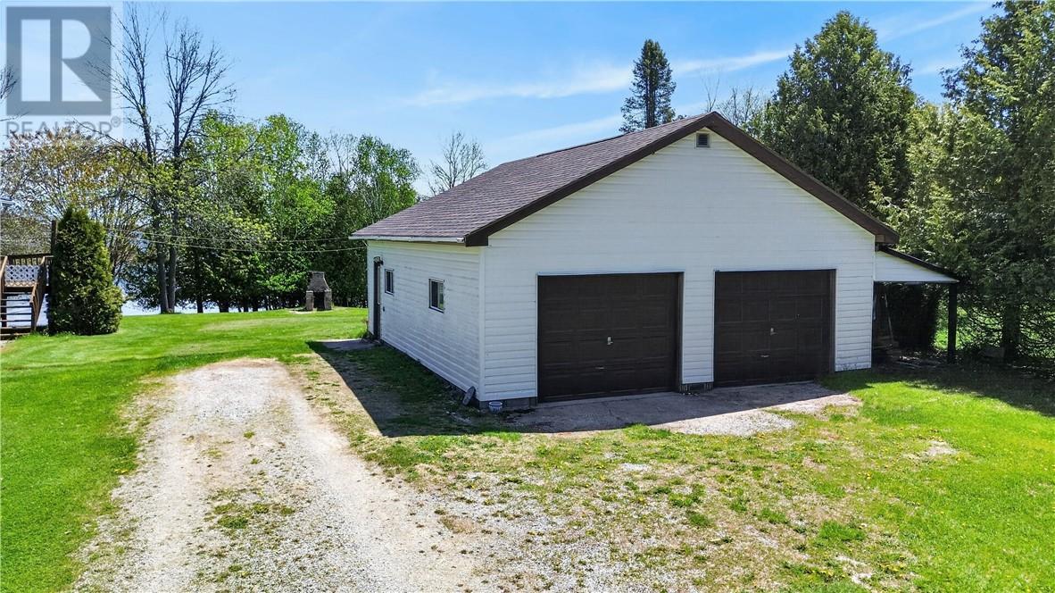 












44 North Oakcliff Drive

,
Mindemoya, Manitoulin Island,




Ontario
P0P1S0

