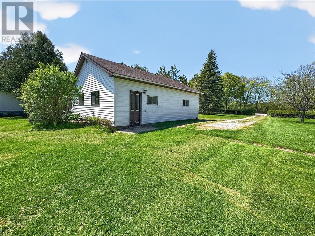 












44 North Oakcliff Drive

,
Mindemoya, Manitoulin Island,




Ontario
P0P1S0

