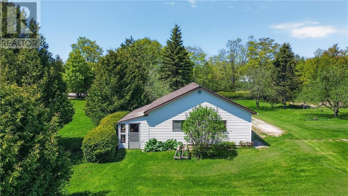












44 North Oakcliff Drive

,
Mindemoya, Manitoulin Island,




Ontario
P0P1S0

