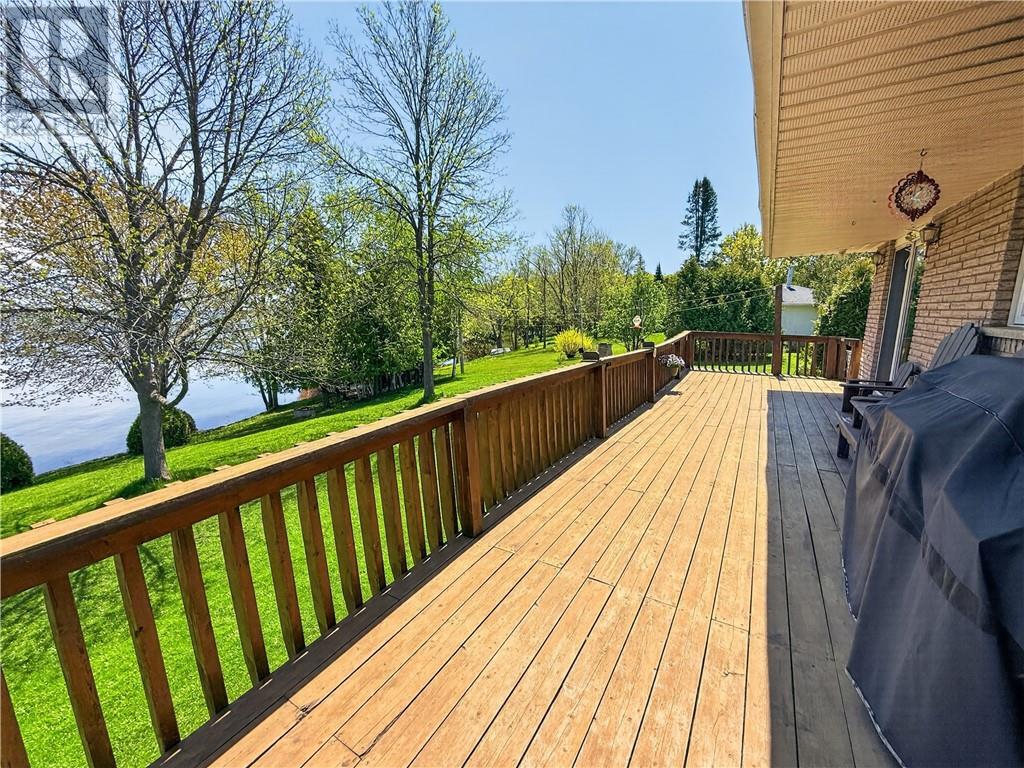 












44 North Oakcliff Drive

,
Mindemoya, Manitoulin Island,




Ontario
P0P1S0

