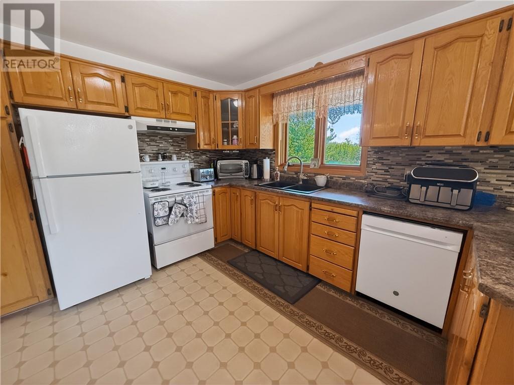 












44 North Oakcliff Drive

,
Mindemoya, Manitoulin Island,




Ontario
P0P1S0

