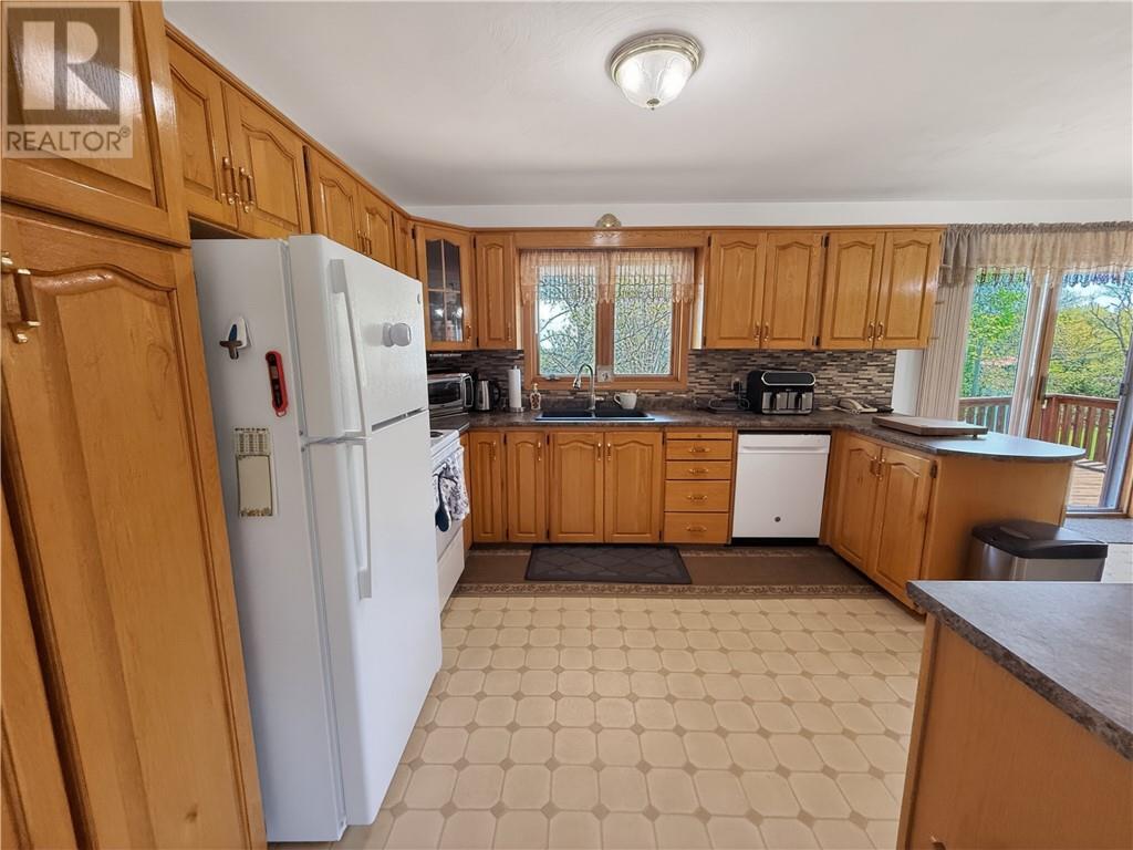 












44 North Oakcliff Drive

,
Mindemoya, Manitoulin Island,




Ontario
P0P1S0

