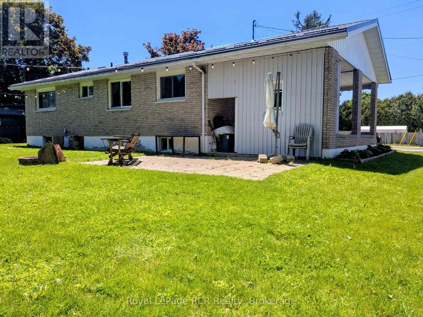 












551 15TH AVENUE

,
Hanover,




Ontario
N4N3J2

