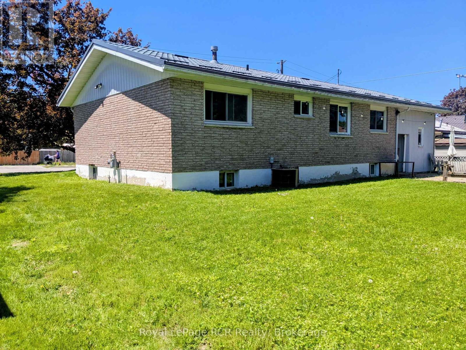 












551 15TH AVENUE

,
Hanover,




Ontario
N4N3J2

