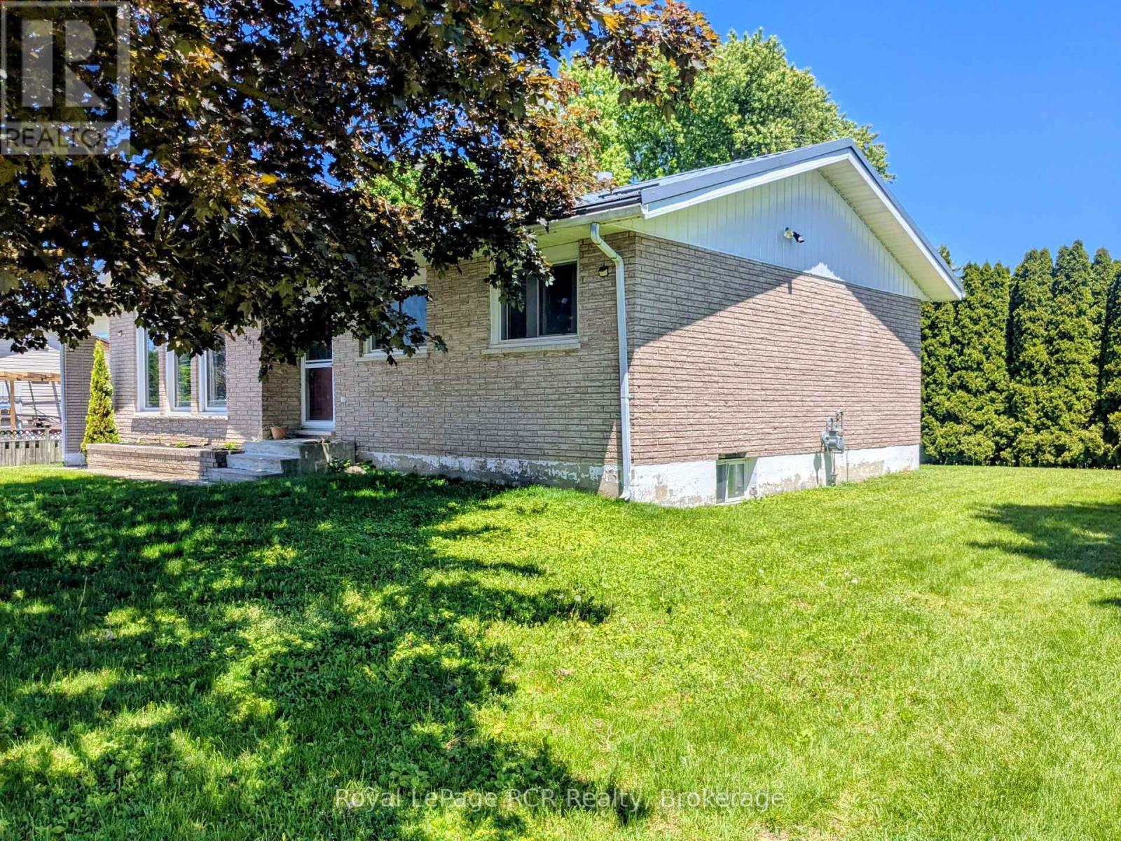 












551 15TH AVENUE

,
Hanover,




Ontario
N4N3J2

