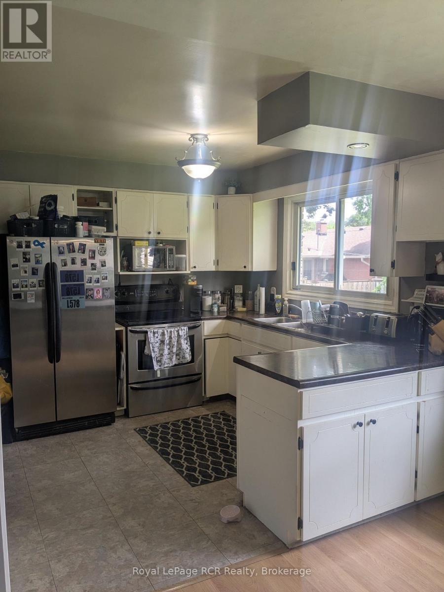 












551 15TH AVENUE

,
Hanover,




Ontario
N4N3J2

