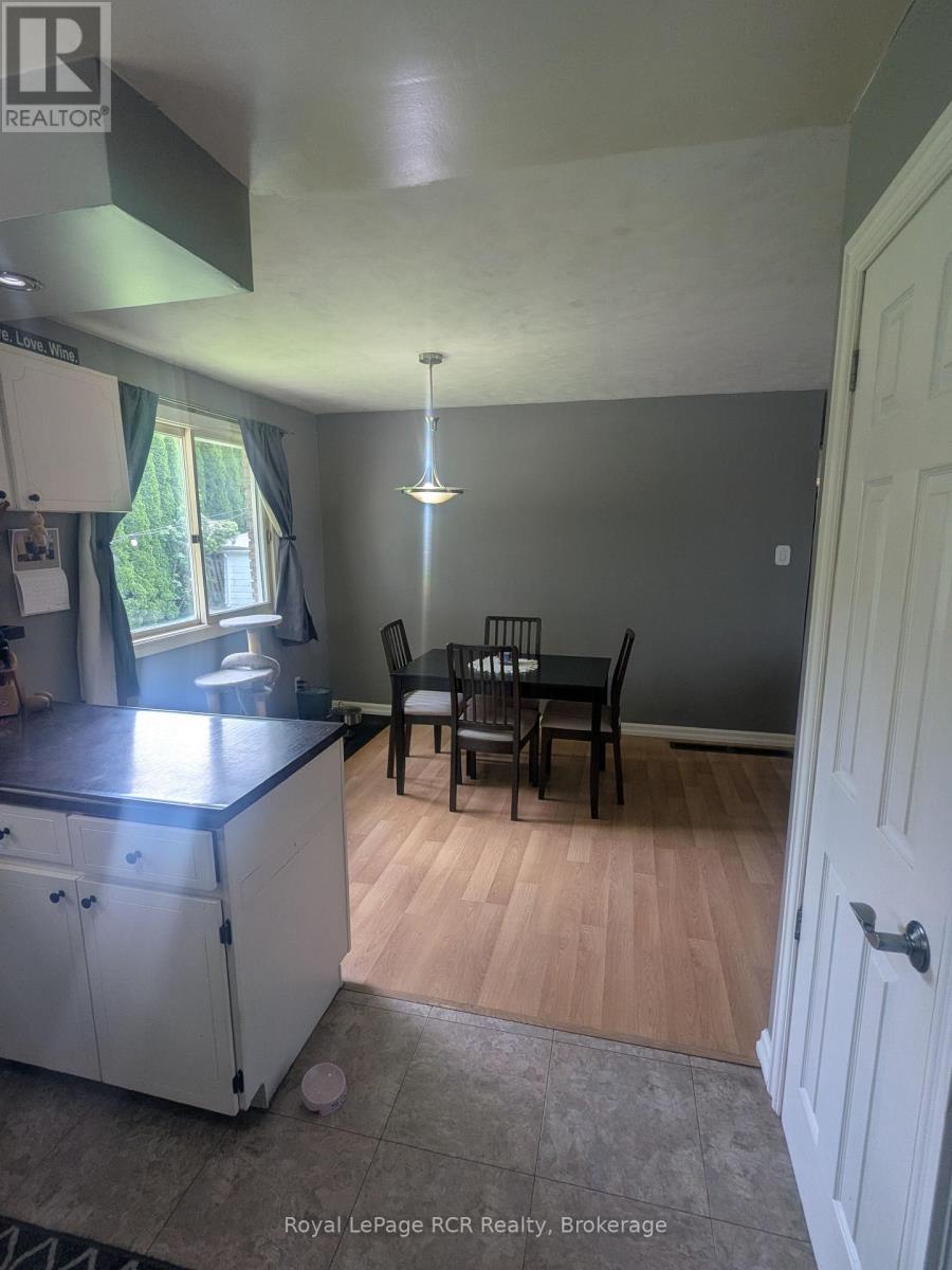 












551 15TH AVENUE

,
Hanover,




Ontario
N4N3J2

