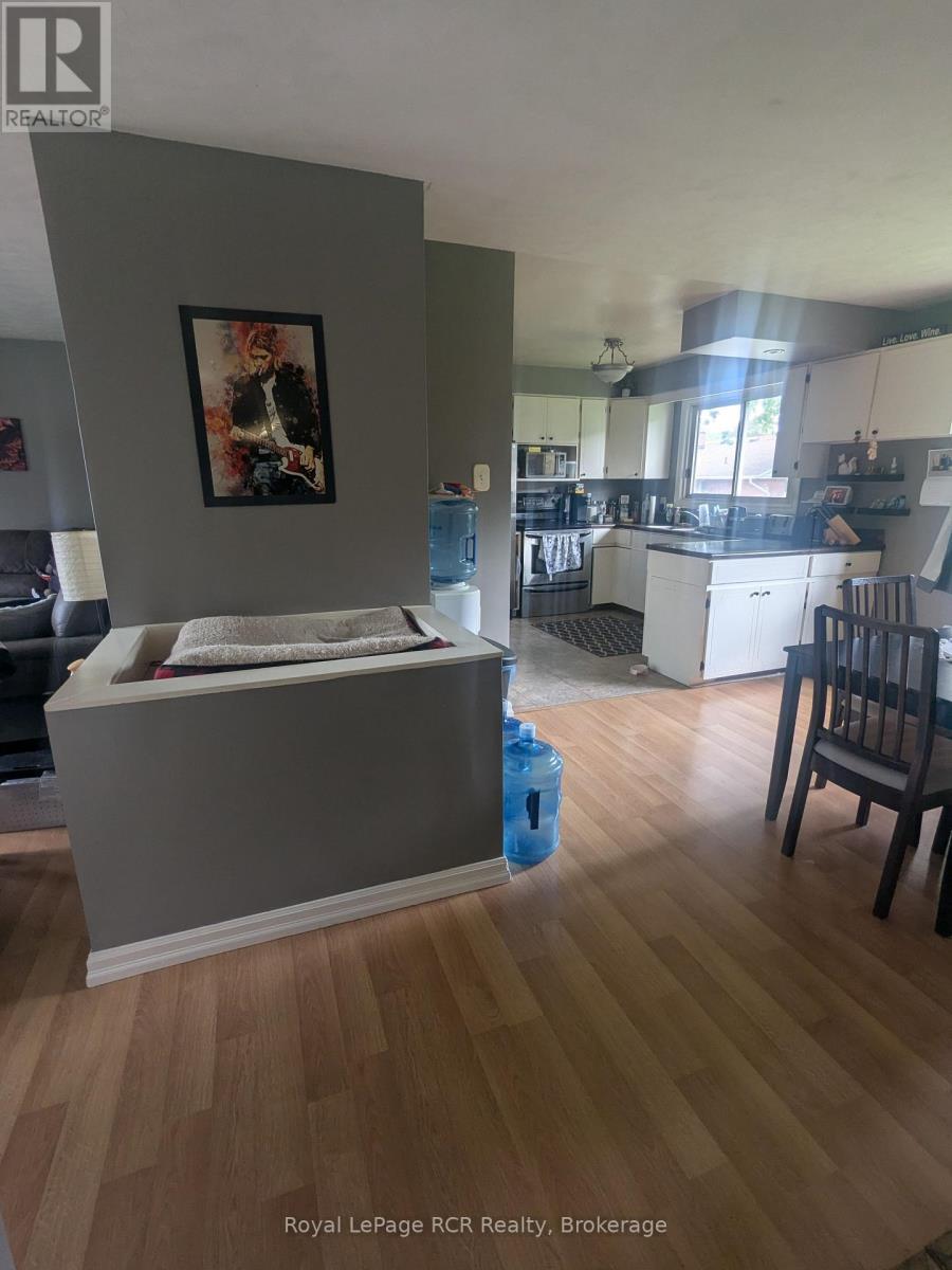 












551 15TH AVENUE

,
Hanover,




Ontario
N4N3J2

