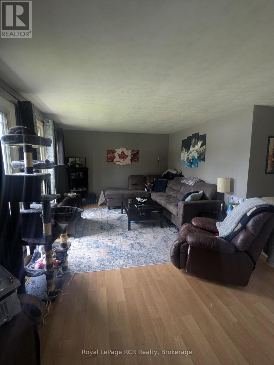 












551 15TH AVENUE

,
Hanover,




Ontario
N4N3J2

