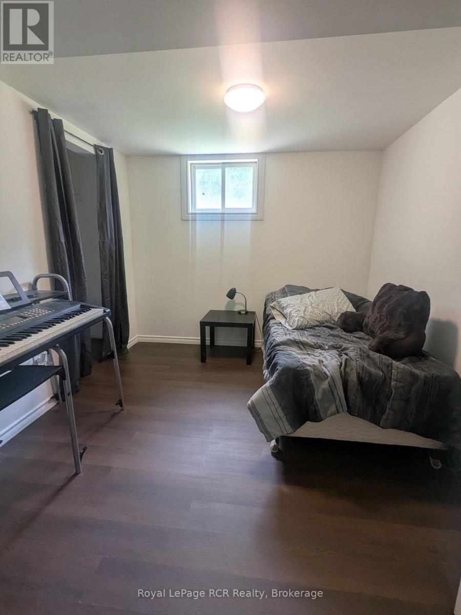 












551 15TH AVENUE

,
Hanover,




Ontario
N4N3J2

