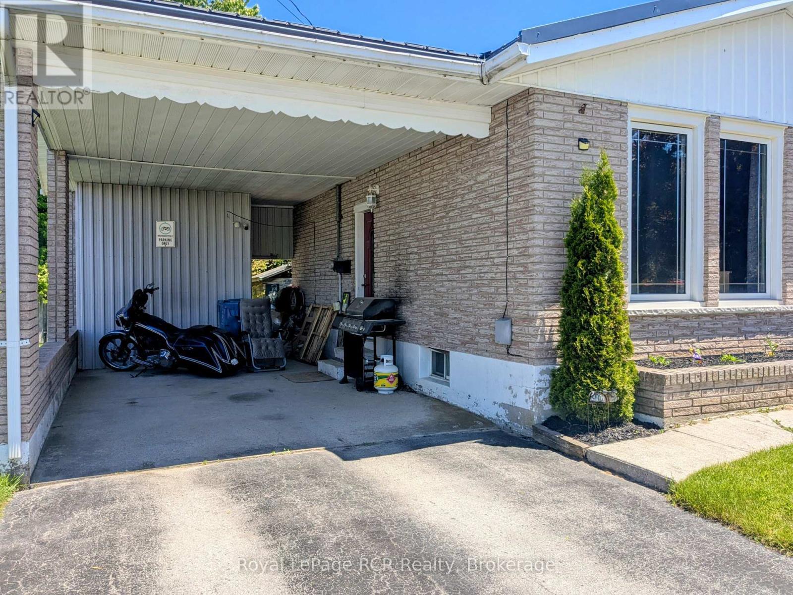 












551 15TH AVENUE

,
Hanover,




Ontario
N4N3J2

