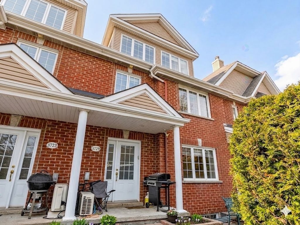 









3729Z


Rue Céline-Marier

,
Montréal (Saint-Laurent),




QC
H4R3N3

