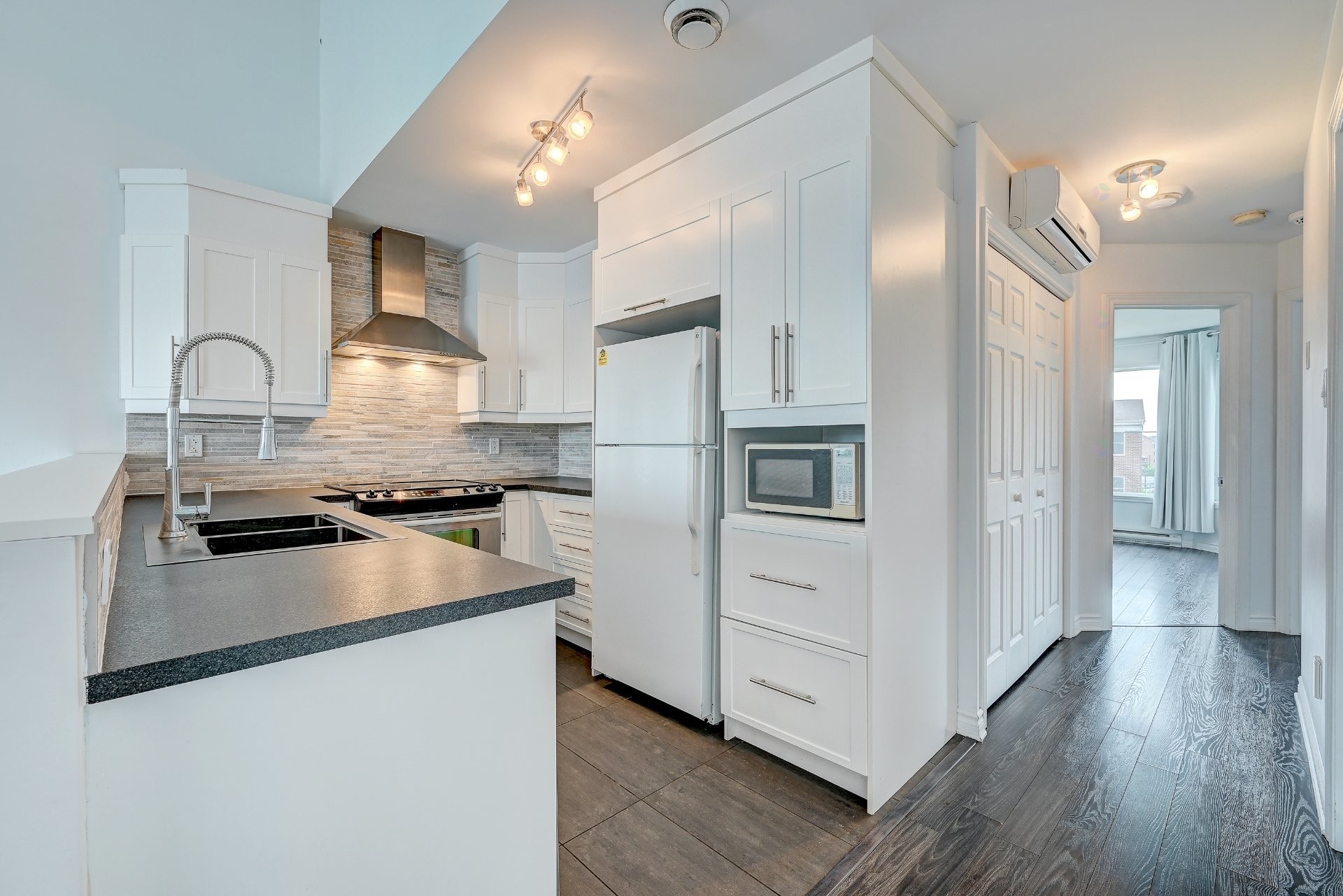 









6400


Rue Corbière

, 8,
Brossard,




QC
J4Z0G6


