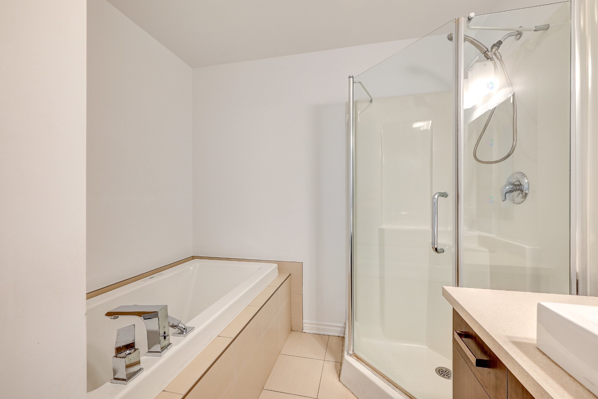 









6400


Rue Corbière

, 8,
Brossard,




QC
J4Z0G6


