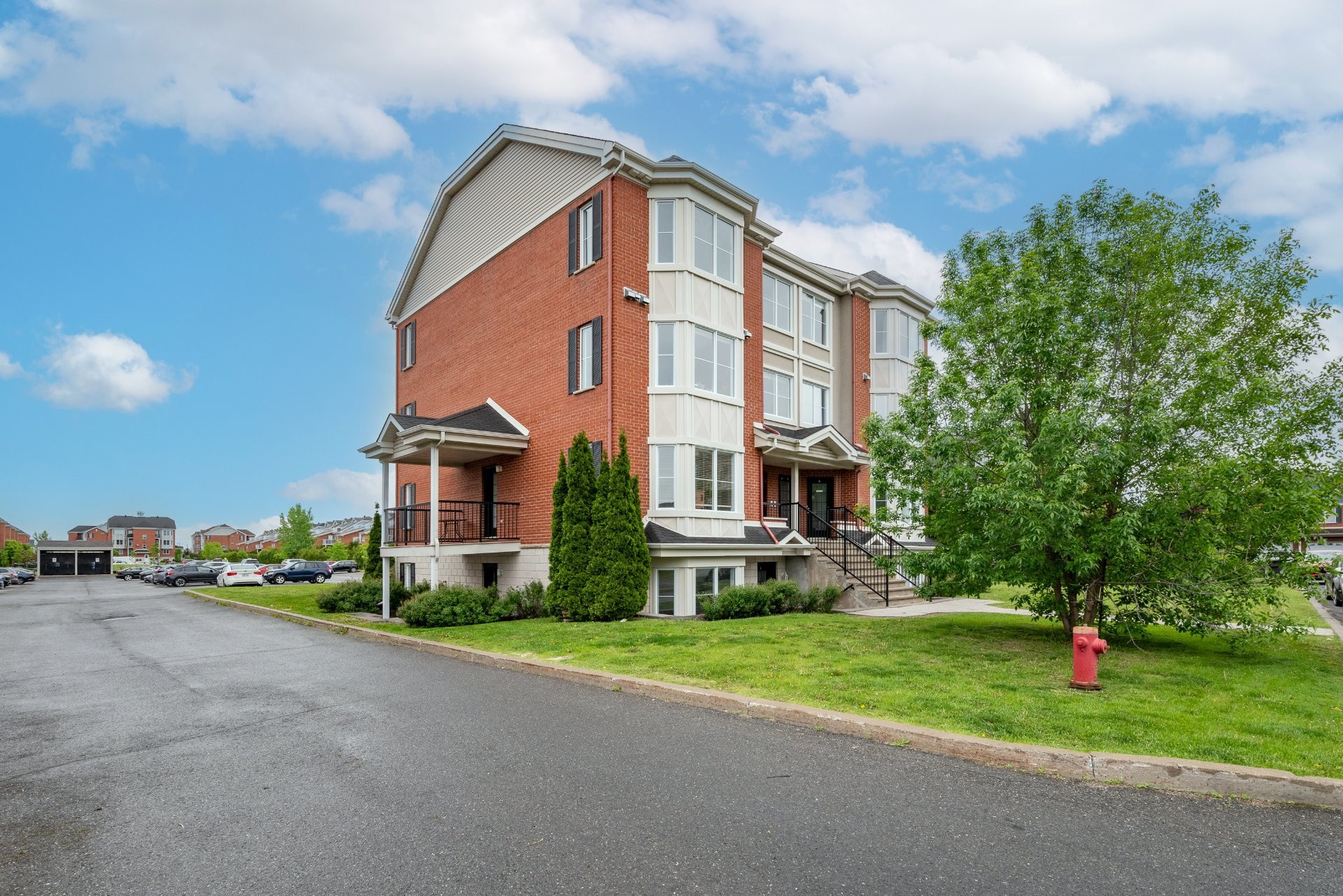 









6400


Rue Corbière

, 8,
Brossard,




QC
J4Z0G6


