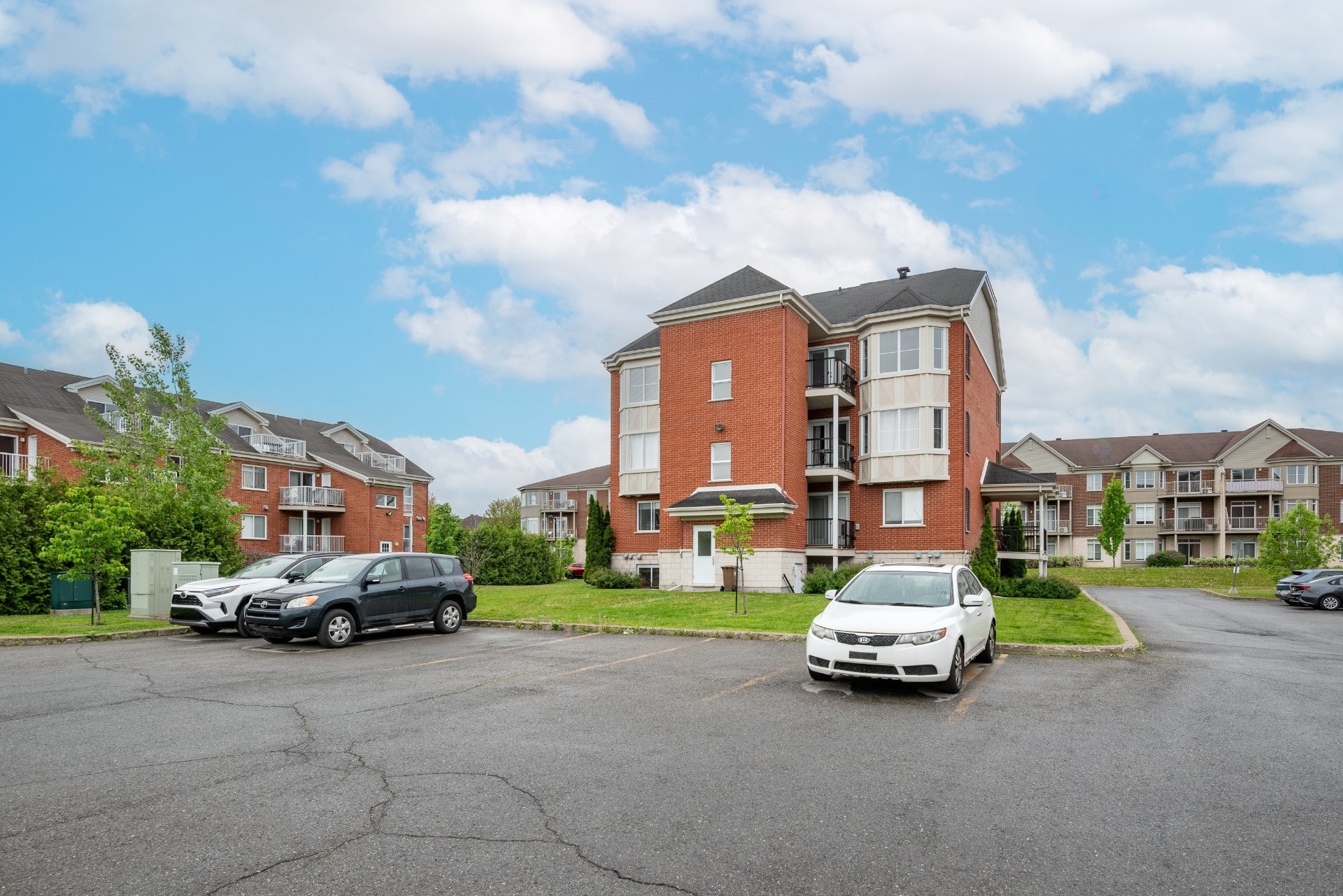









6400


Rue Corbière

, 8,
Brossard,




QC
J4Z0G6

