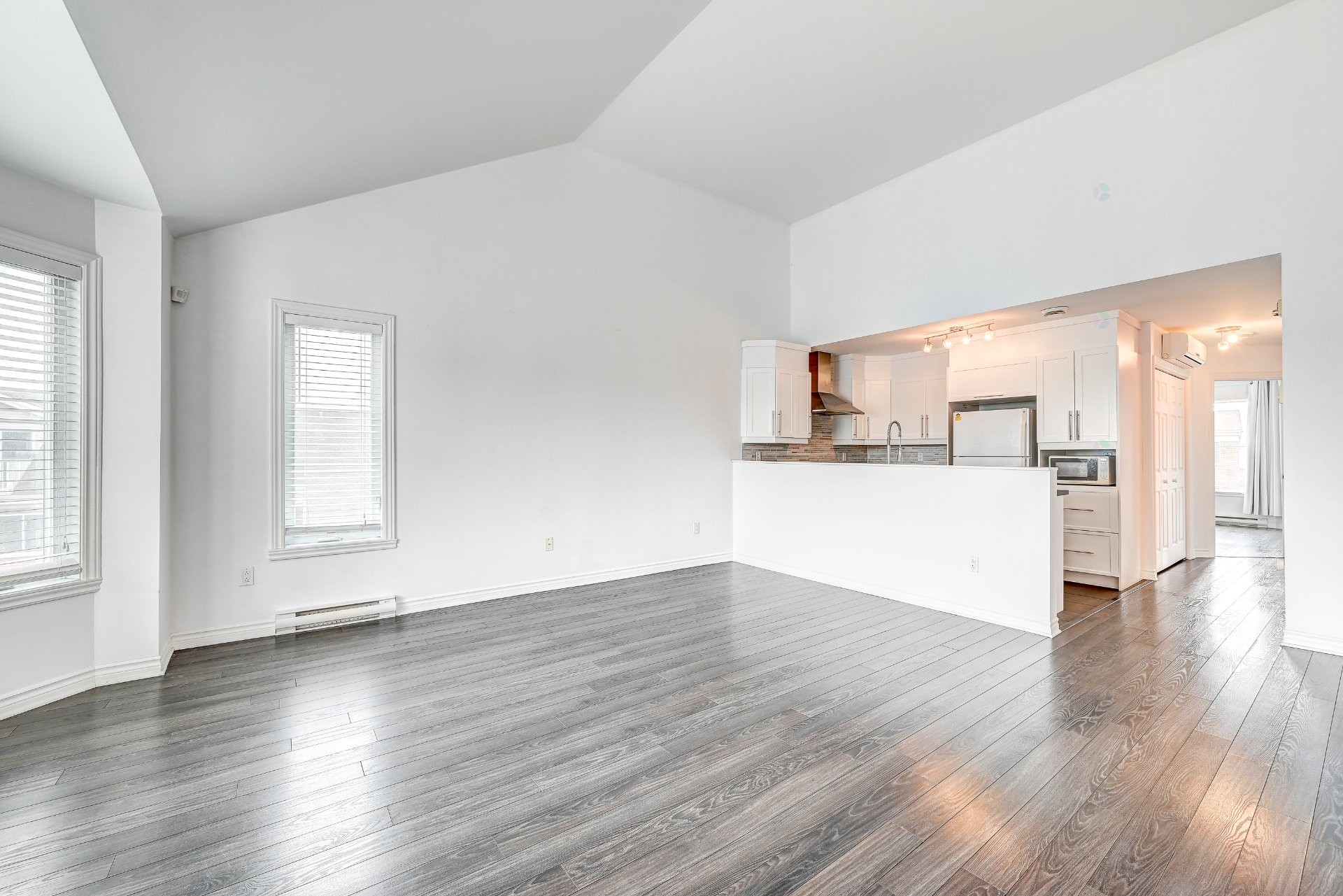 









6400


Rue Corbière

, 8,
Brossard,




QC
J4Z0G6

