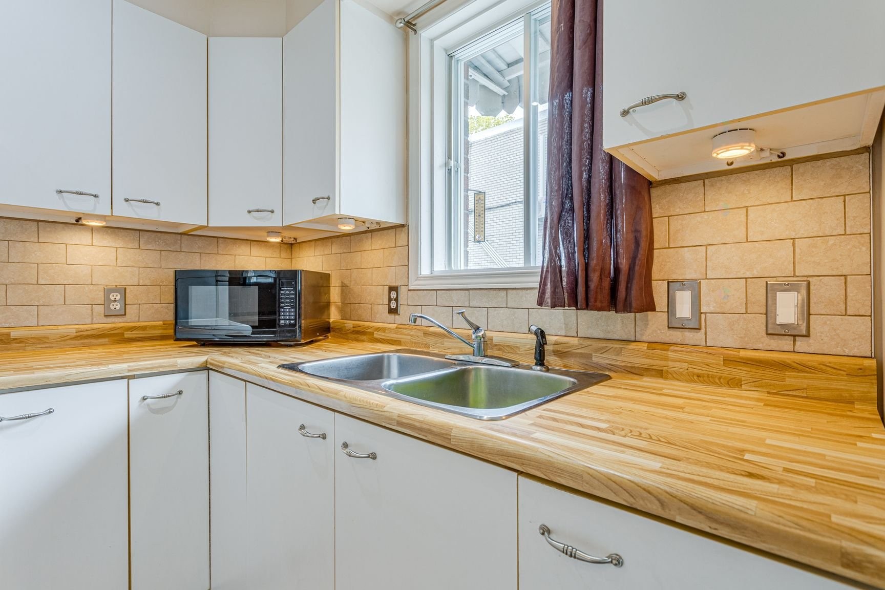 









488


Rue Dollard

,
Longueuil (Le Vieux-Longueuil),




QC
J4K4M2

