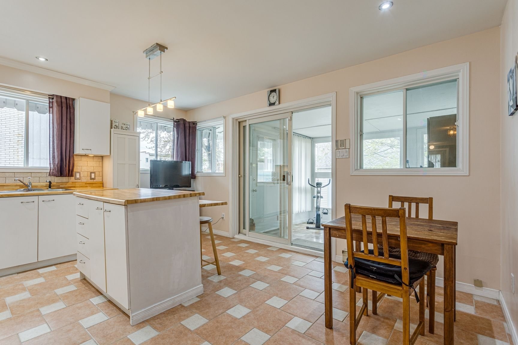 









488


Rue Dollard

,
Longueuil (Le Vieux-Longueuil),




QC
J4K4M2


