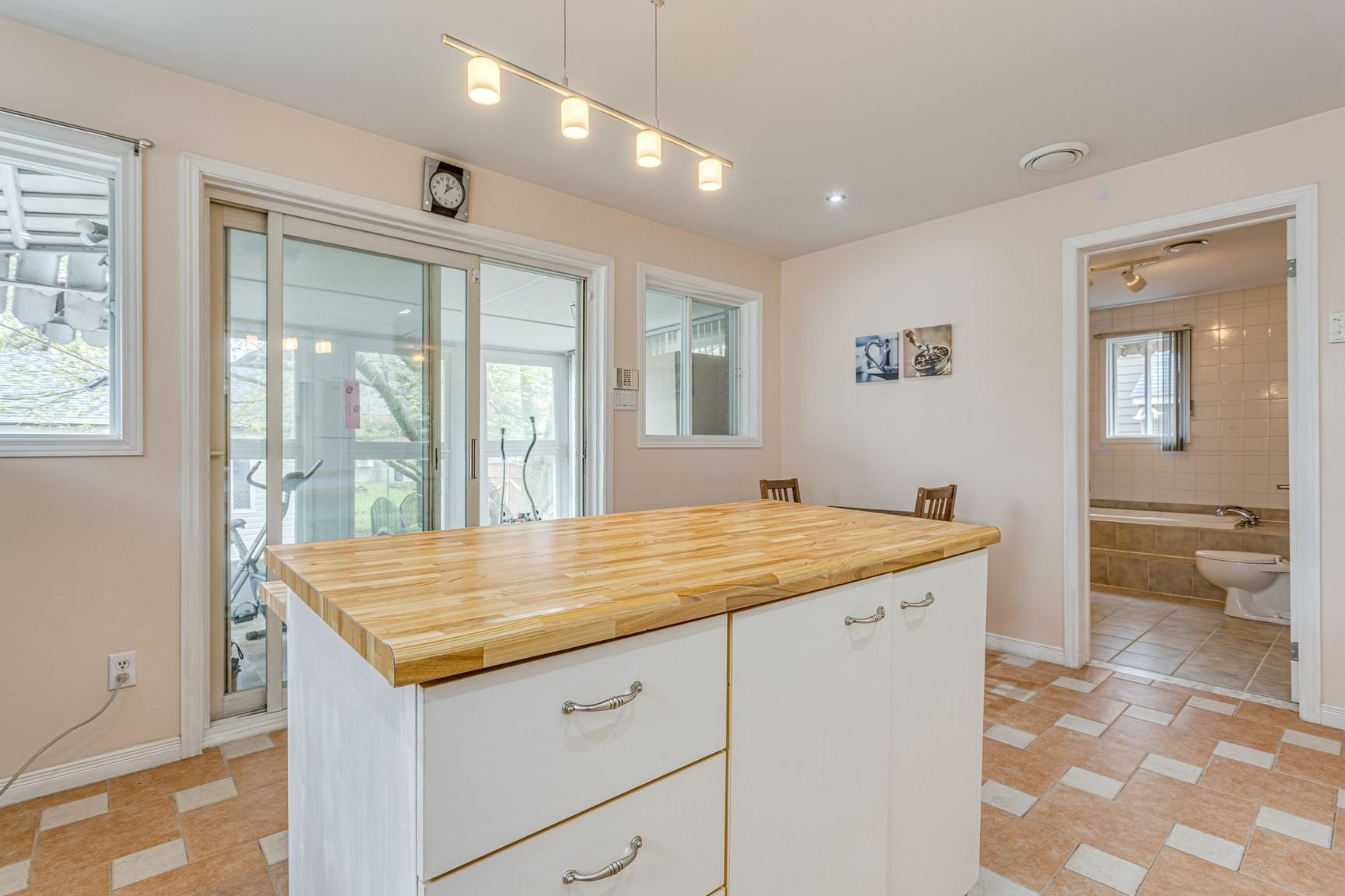 









488


Rue Dollard

,
Longueuil (Le Vieux-Longueuil),




QC
J4K4M2

