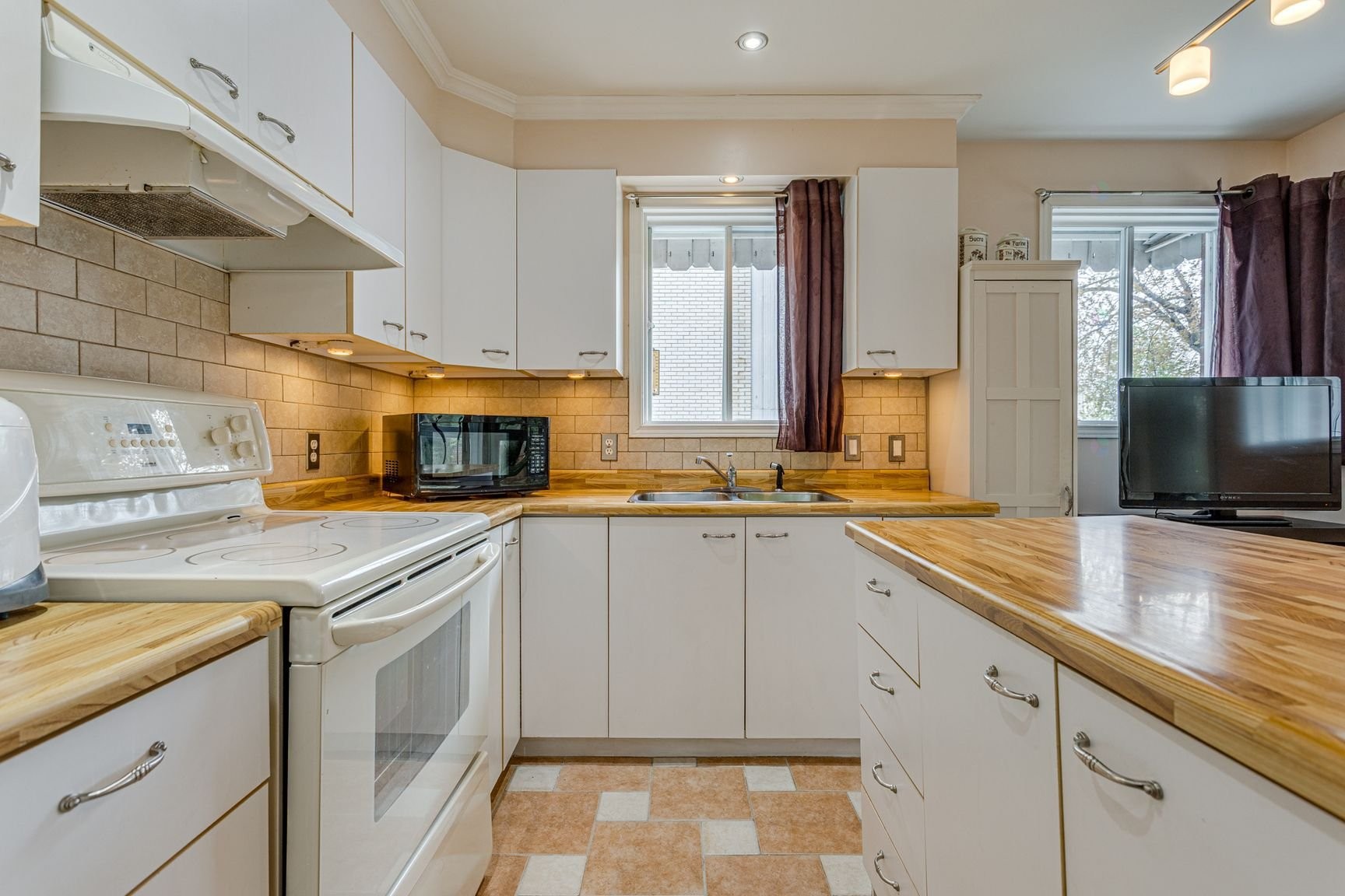 









488


Rue Dollard

,
Longueuil (Le Vieux-Longueuil),




QC
J4K4M2

