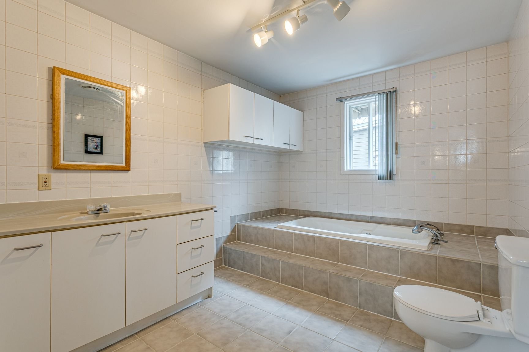 









488


Rue Dollard

,
Longueuil (Le Vieux-Longueuil),




QC
J4K4M2

