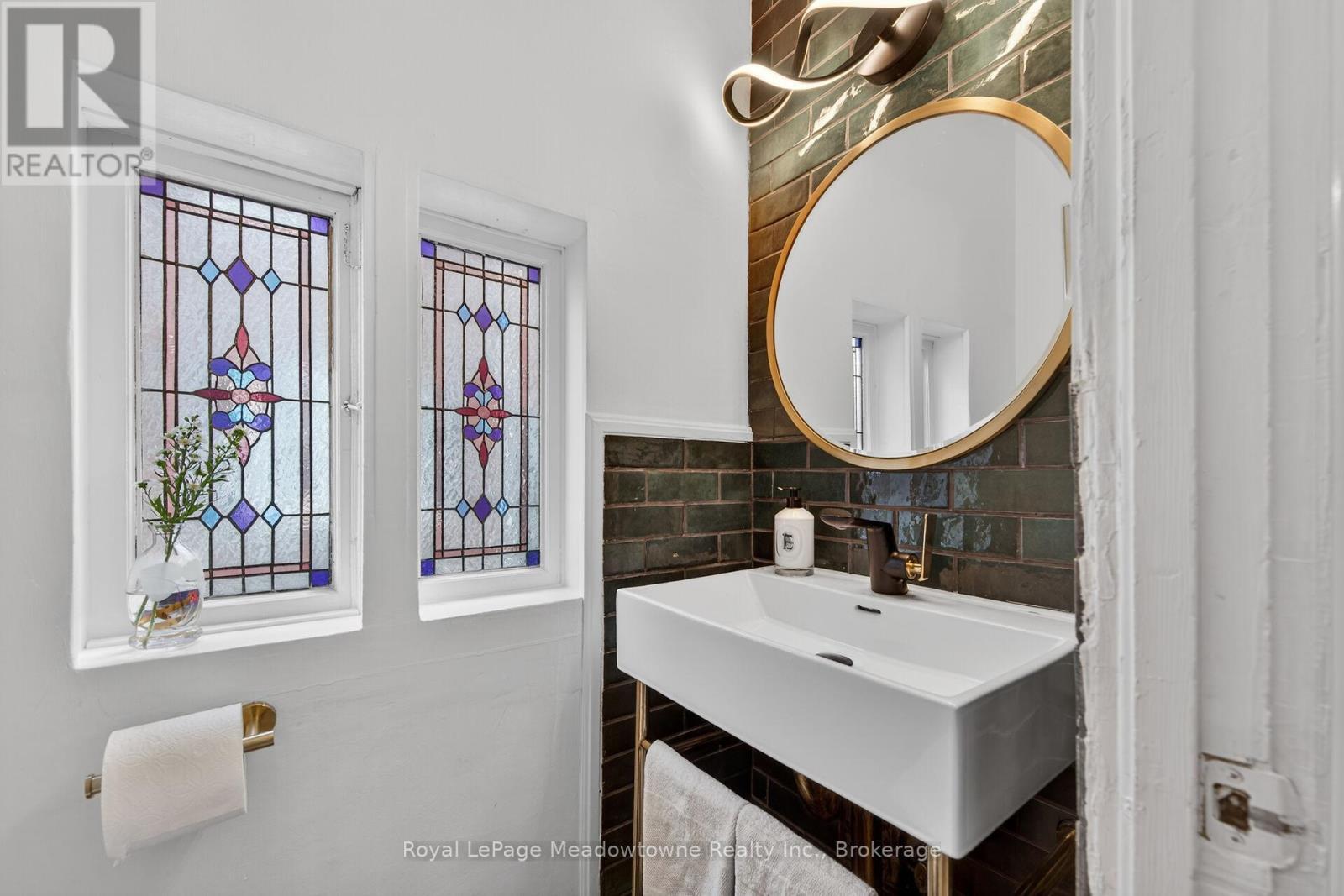 












216 MAPLEWOOD AVENUE

,
Hamilton (Blakeley),




Ontario
L8M1X8

