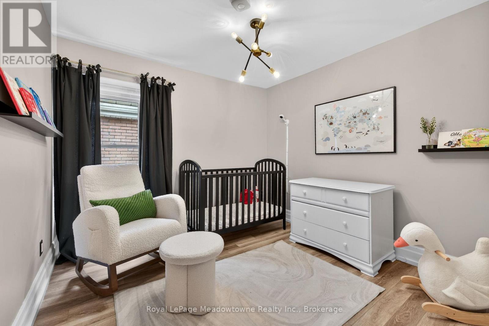 












216 MAPLEWOOD AVENUE

,
Hamilton (Blakeley),




Ontario
L8M1X8


