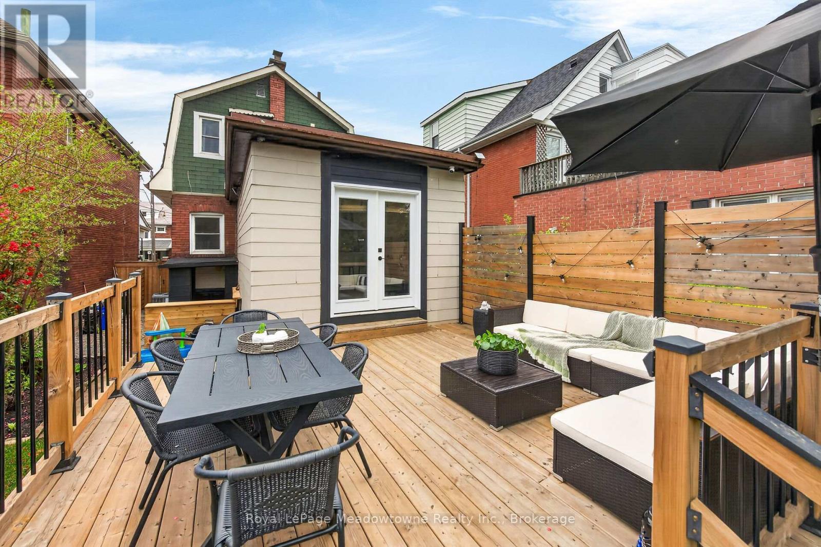 












216 MAPLEWOOD AVENUE

,
Hamilton (Blakeley),




Ontario
L8M1X8

